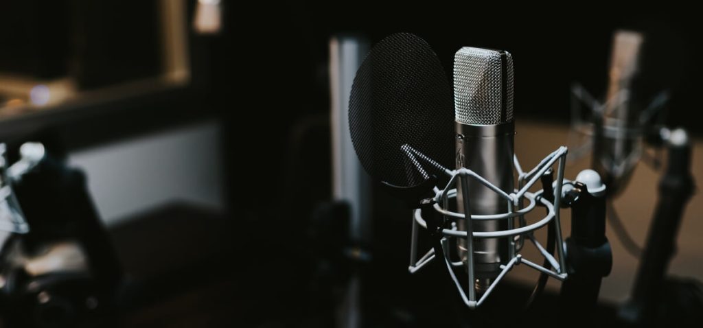 creative podcast template video img